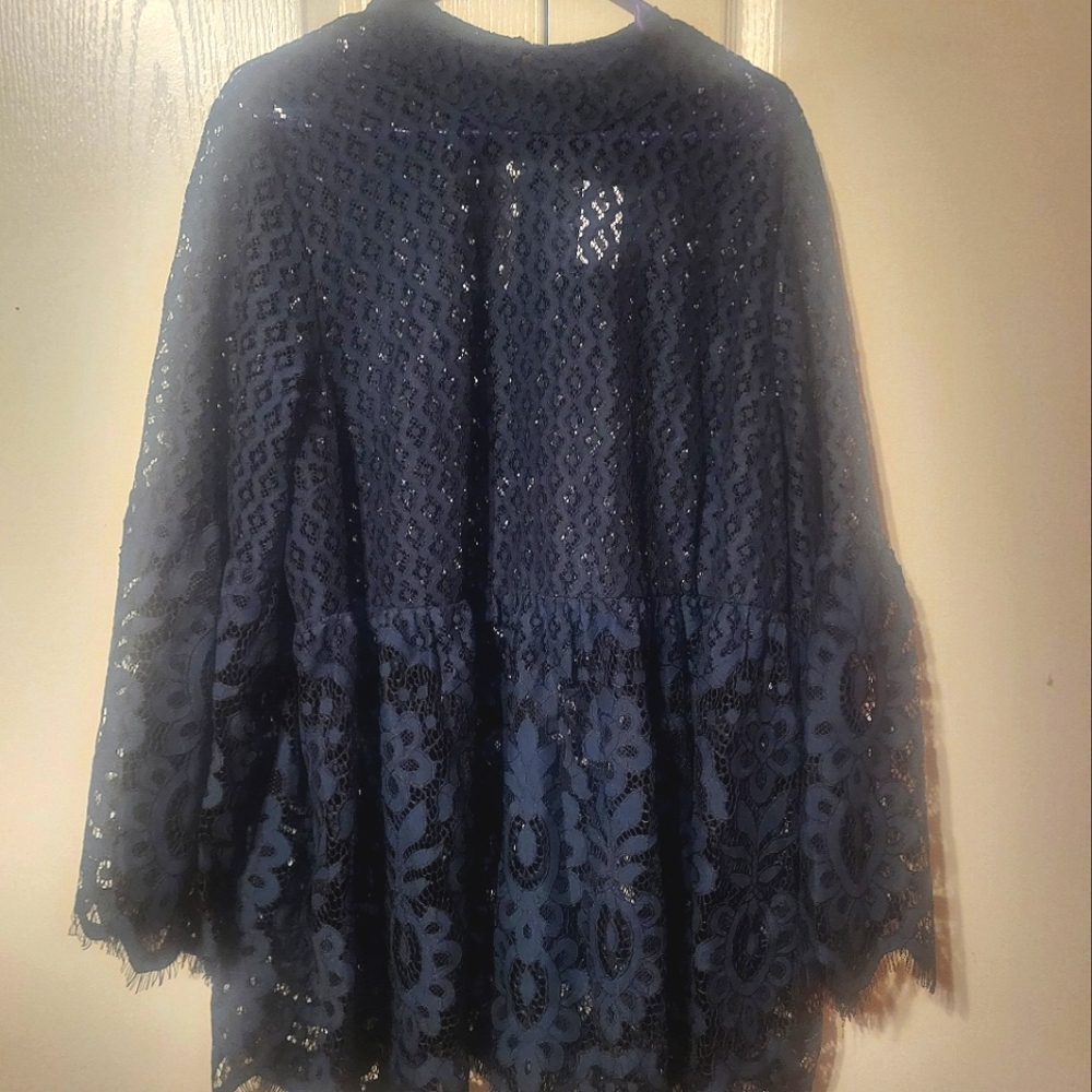 Womens Plus Size 20 Lane Bryant Black and Blue Lace Tunic Blouse Shirt